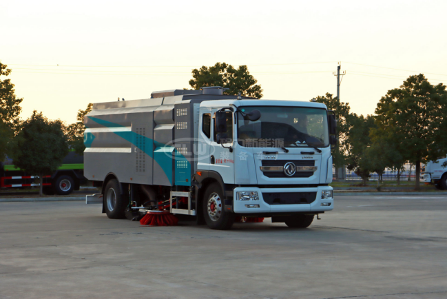 東風HCQ5181TXSEQBEV純電動洗掃車